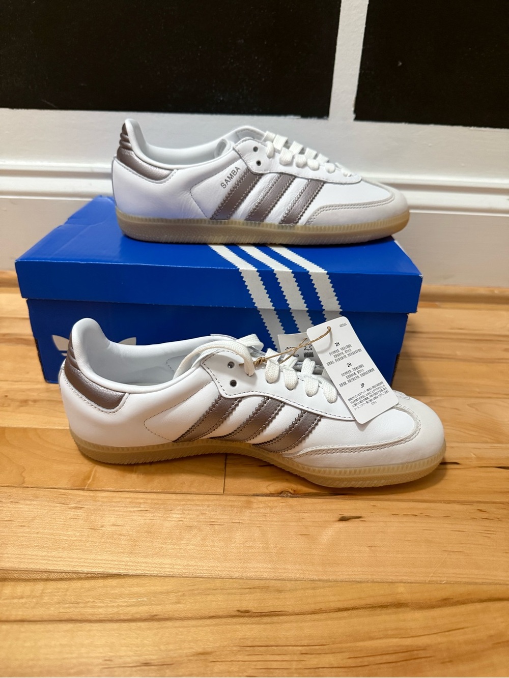 New In Box Adidas Samba OG White And Silver Grey Sneakers Women’s 6 - Picture 3 of 4